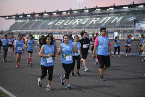 BIB: 5284, 529
                            <button type="button" onclick="openModal(10463201)" class="btn btn-primary btn-sm float-right btn-popup" data-toggle="modal" data-target=".modal-high-quality">
                        <i class="fas fa-shopping-cart"></i> Add to Cart
                    </button>
                                            <button type="button" onclick="isThisMe(10463201, true)" class="btn btn-success btn-sm float-right btn-popup btn-isme hidden" data-toggle="tooltip" data-placement="bottom" title="นี่คือรูปของคุณใช่ไหม คลิกที่นี่เพื่อเอาเข้าอัลบั้ม">
                        <i class="fas fa-plus"></i> Add to album
                    </button>
                    <button type="button" onclick="isThisMe(10463201, false)" class="btn btn-warning btn-sm float-right btn-popup btn-isnotme hidden">
                        <i class="fas fa-ban"></i> Remove from album
                    </button>